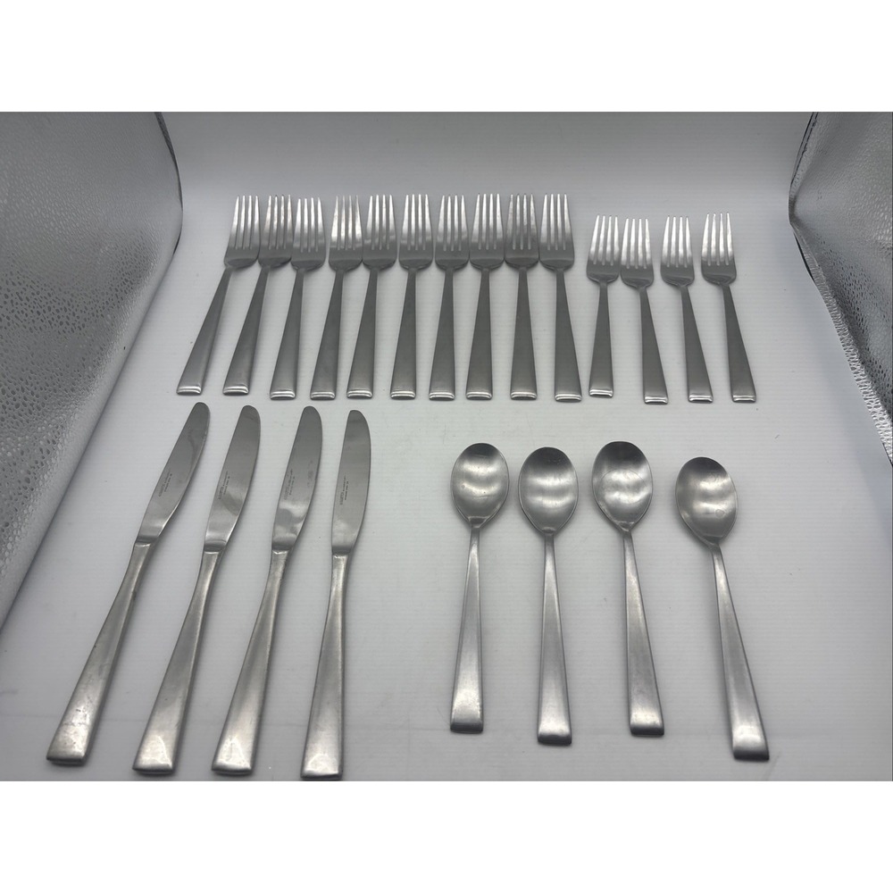 Hampton Silversmiths 235 Stainless Flatware Mixed Set Knives Forks Spoons -22pcs